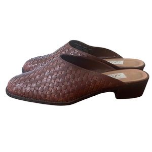 Handwoven leather mules in Cognac. Made in Brazil. So stylish,Perfect condition!